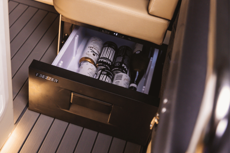 valkama-black-edition-electric-boat-5